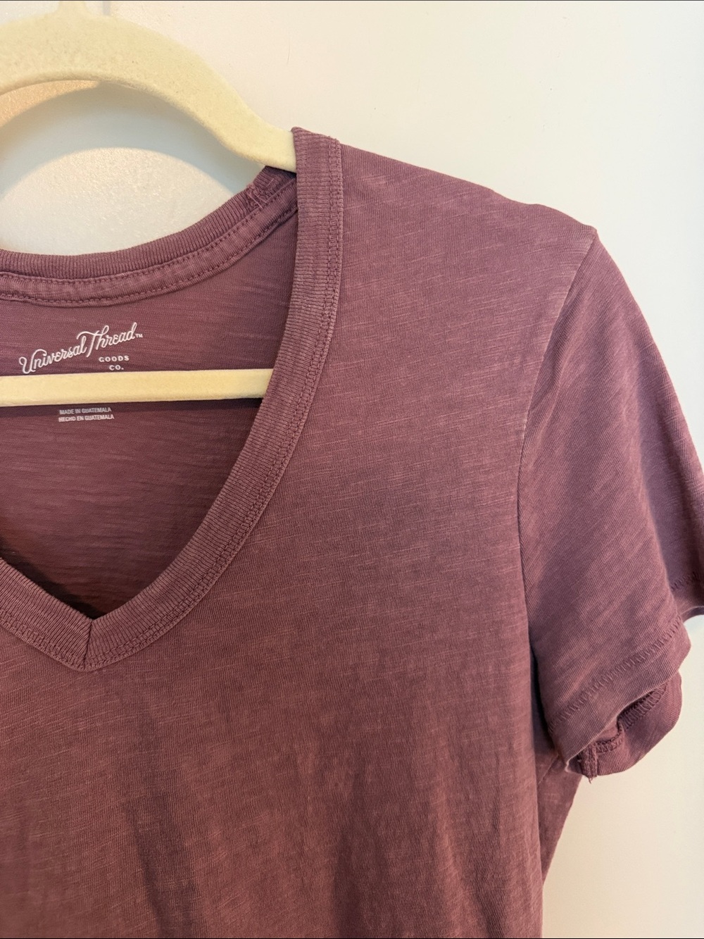 100% Cotton Universal Thread V-Neck Tee in Mauve - Picture 3 of 5